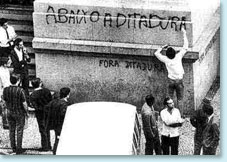 Une: Abaixo a Ditadura