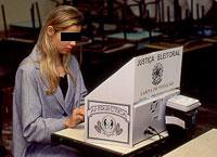 Jovem votando (Foto de Juca Martins / Pulsar Imagens)