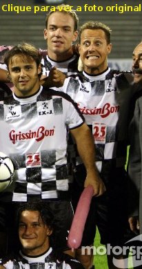 Schumy está atrás, mas é felipe que está apertando ele